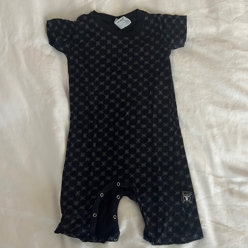 Nununu Skull Onesie with Snaps. Size 12 Months. Good condition.